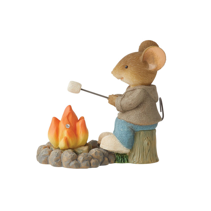 Roasting marshmallows figurine